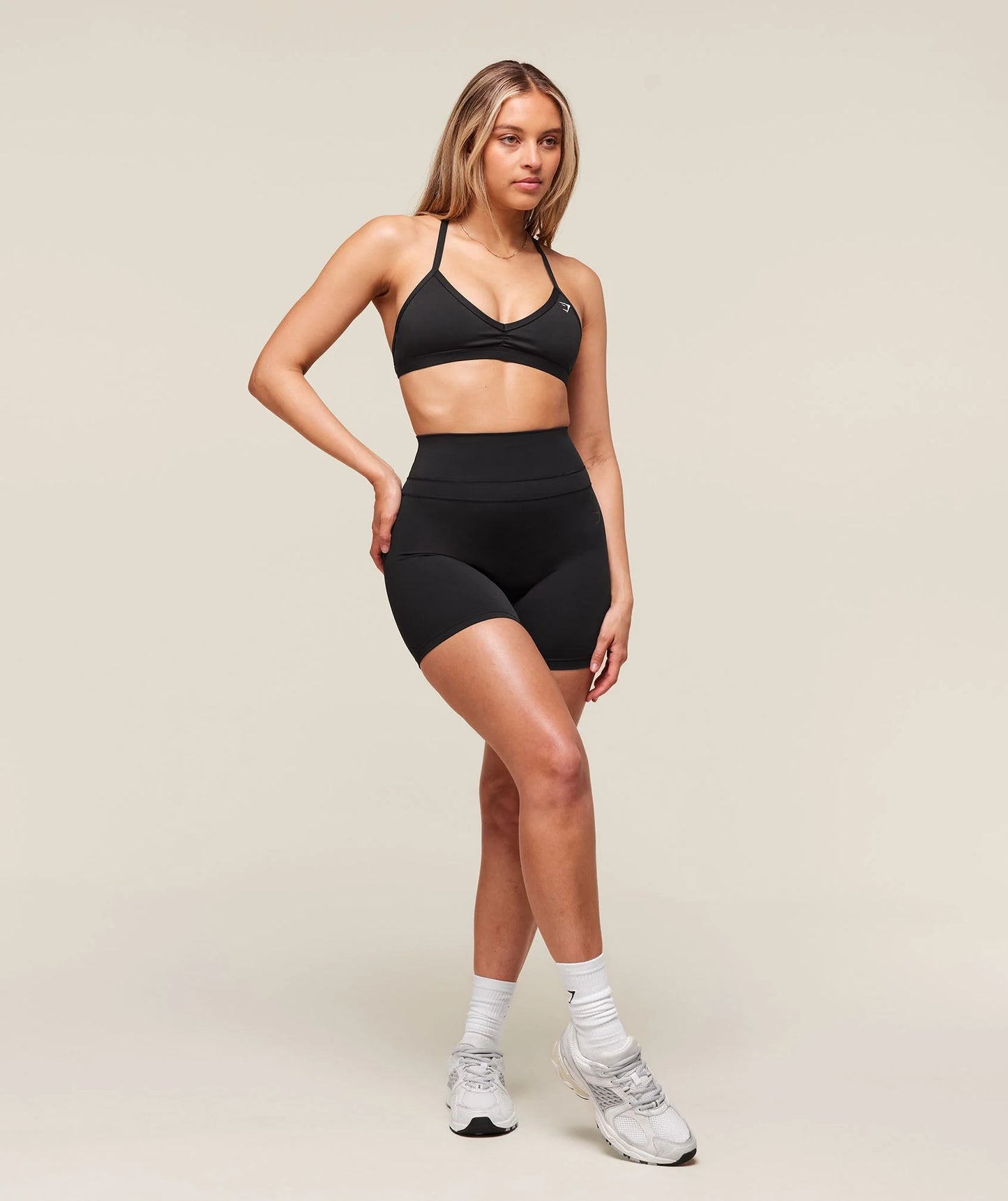 Conjunto de dama (top y short Gymshark)